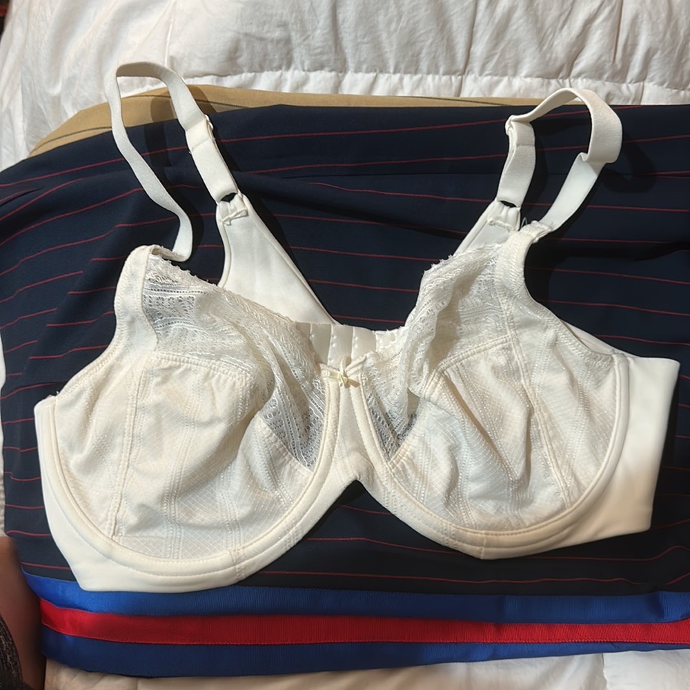Off White Full Coverage Lilyette Bra - image 1